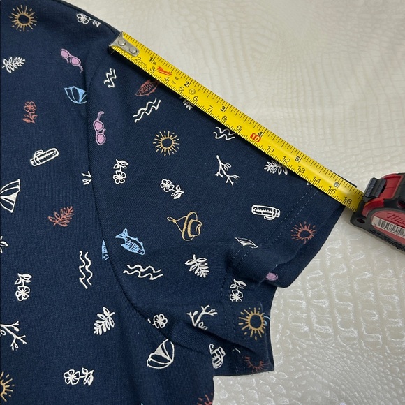 Eddie Bauer women Dark Blue Short Sleeve Tee with Fun Patterns. Size M. - Picture 12 of 13